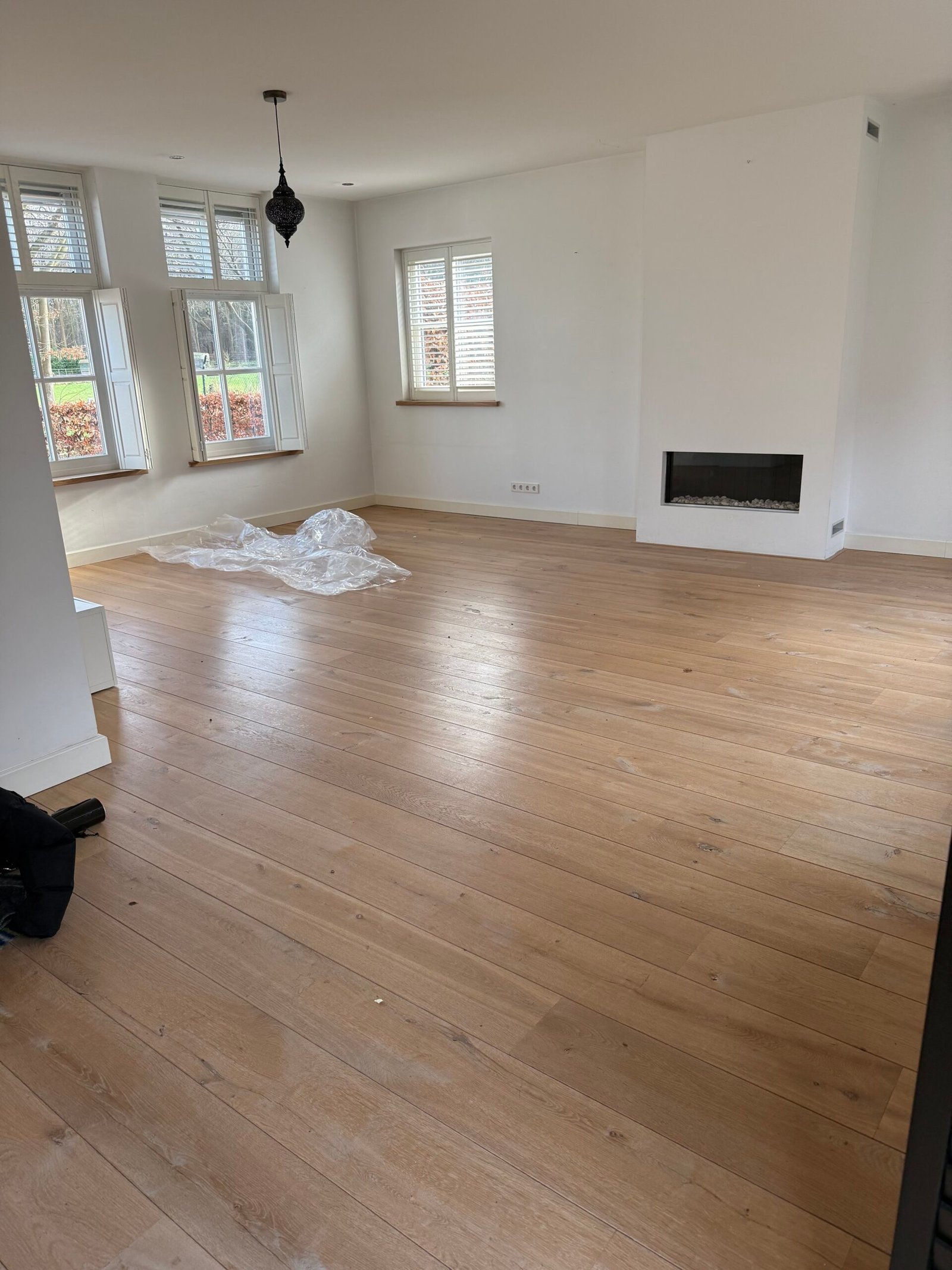 Lege woning na ontruiming met schone vloer